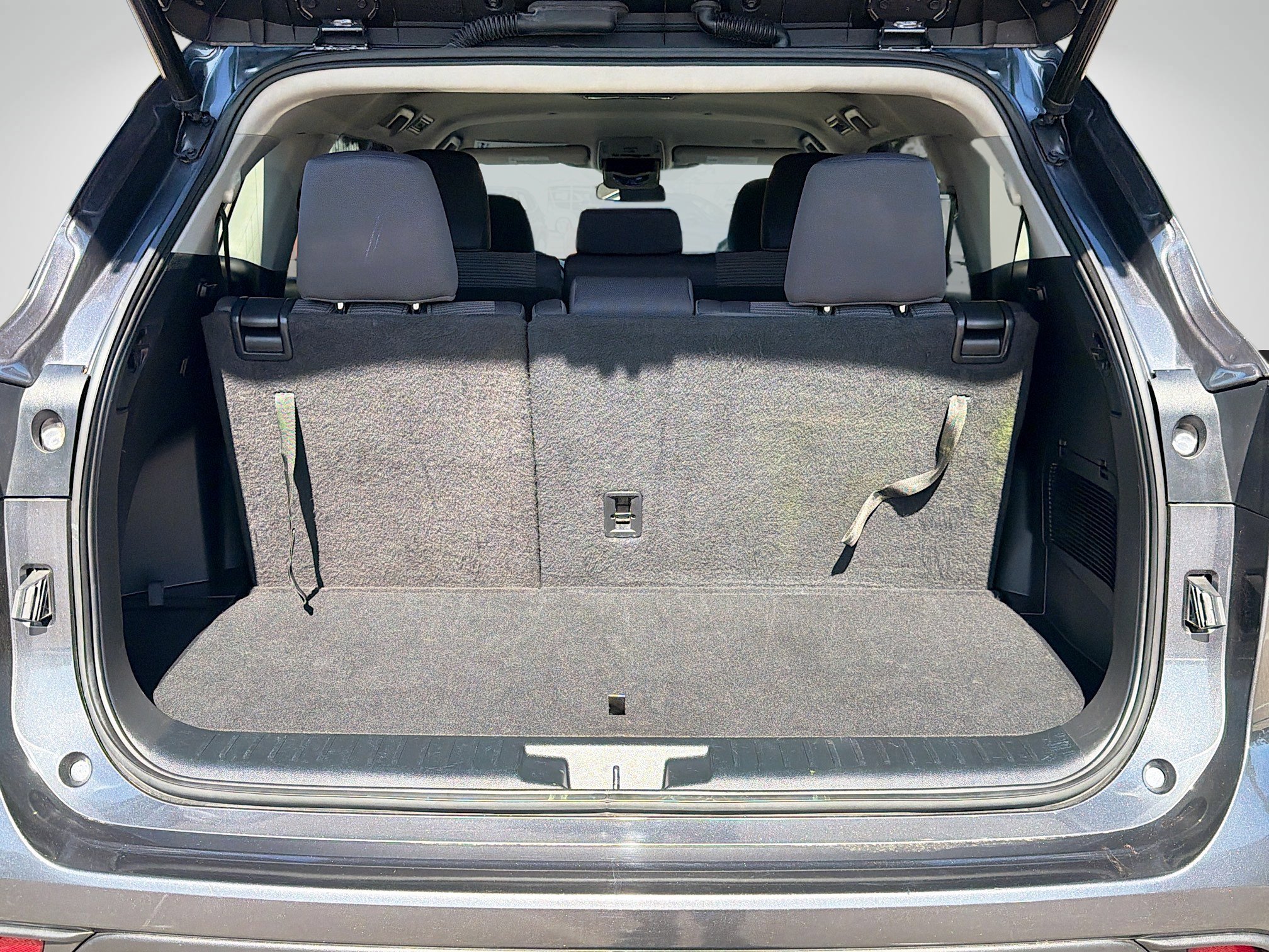 Used 2023 Toyota Highlander LE image 11