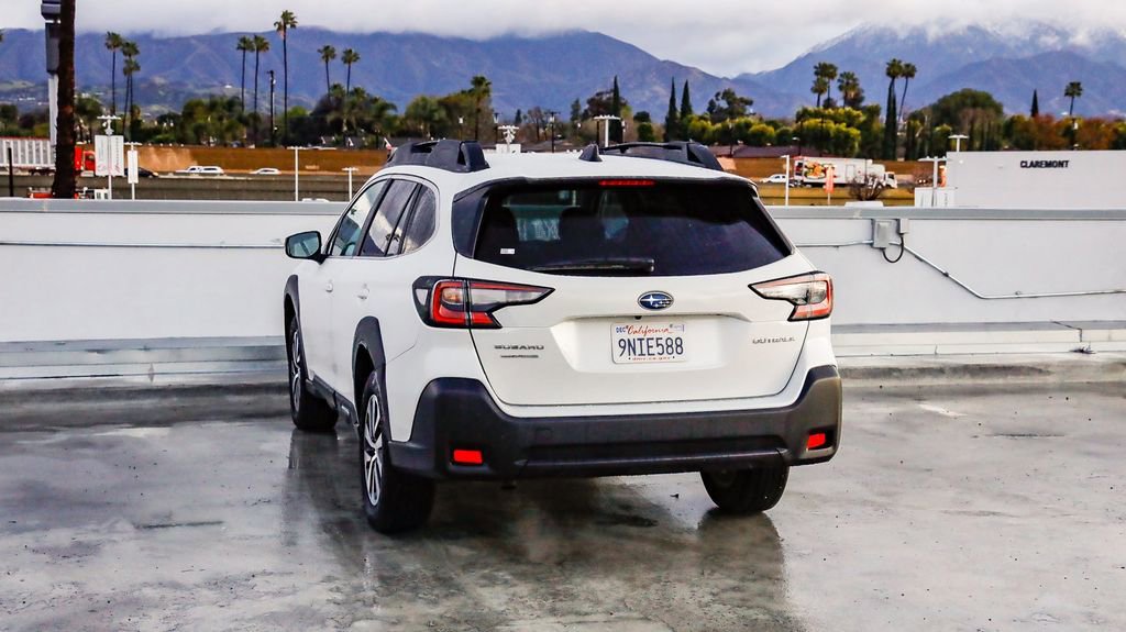 Used 2025 Subaru Outback Premium image 7