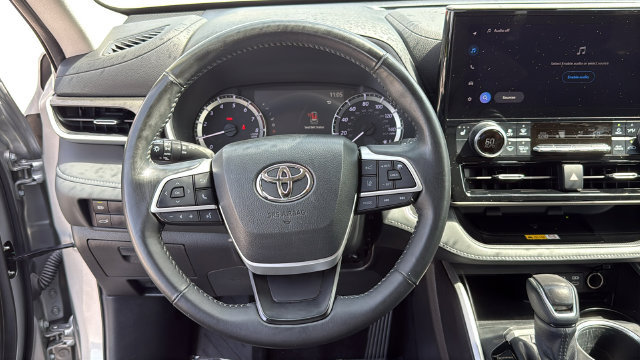 Used 2023 Toyota Highlander XLE FWD image 21