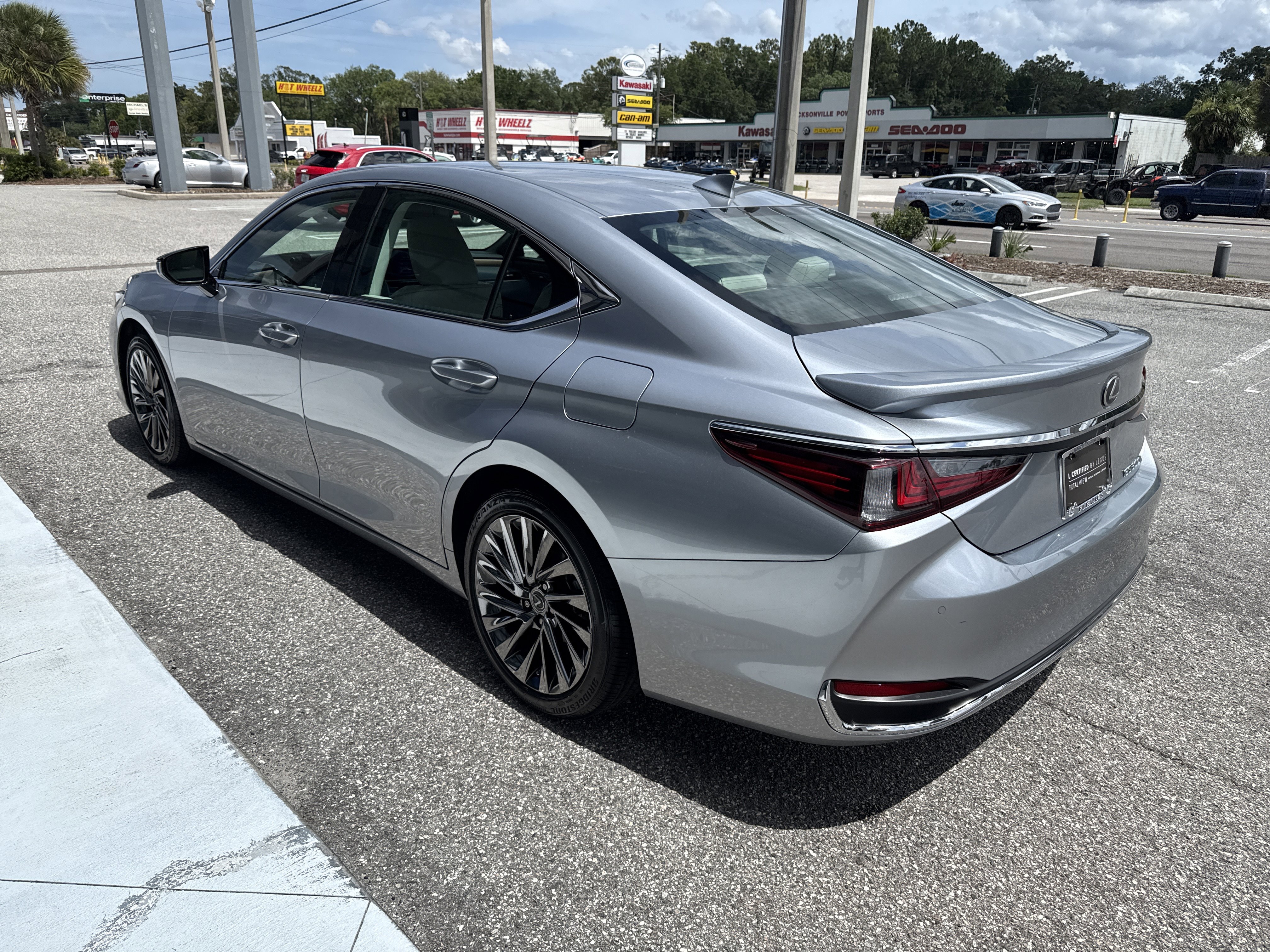 Certified 2024 Lexus ES 300h w/ Accessory Package (Z1) FWD image 3