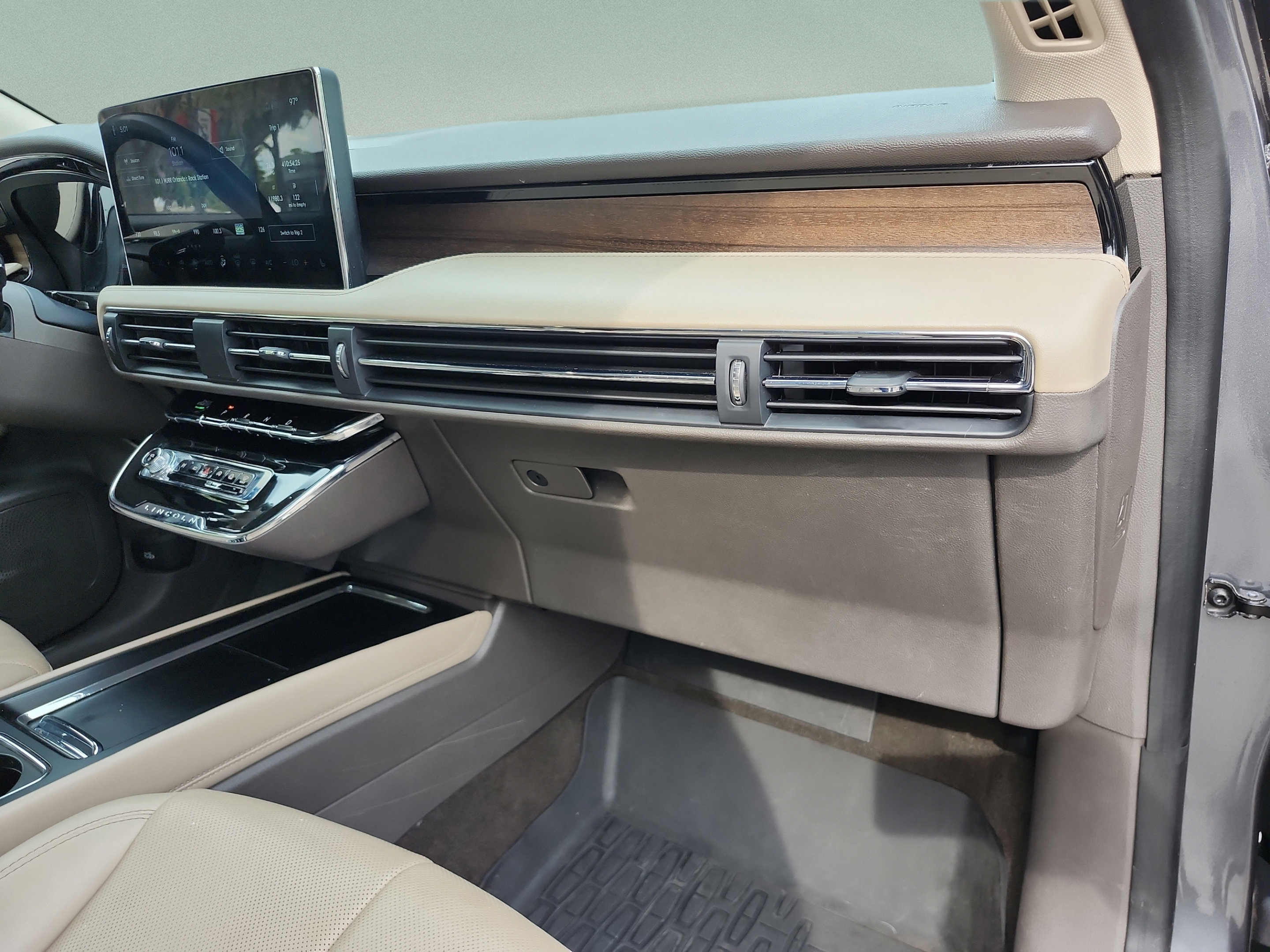 Used 2023 Lincoln Corsair Reserve FWD image 19