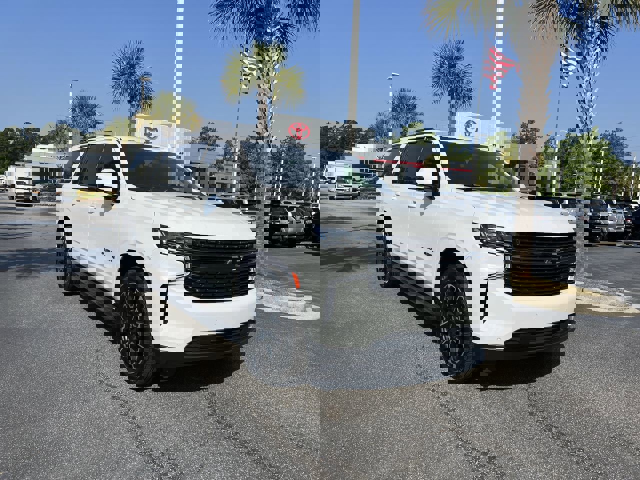 Used 2021 Chevrolet Suburban RST w/ Luxury Package AWD/4WD image 2