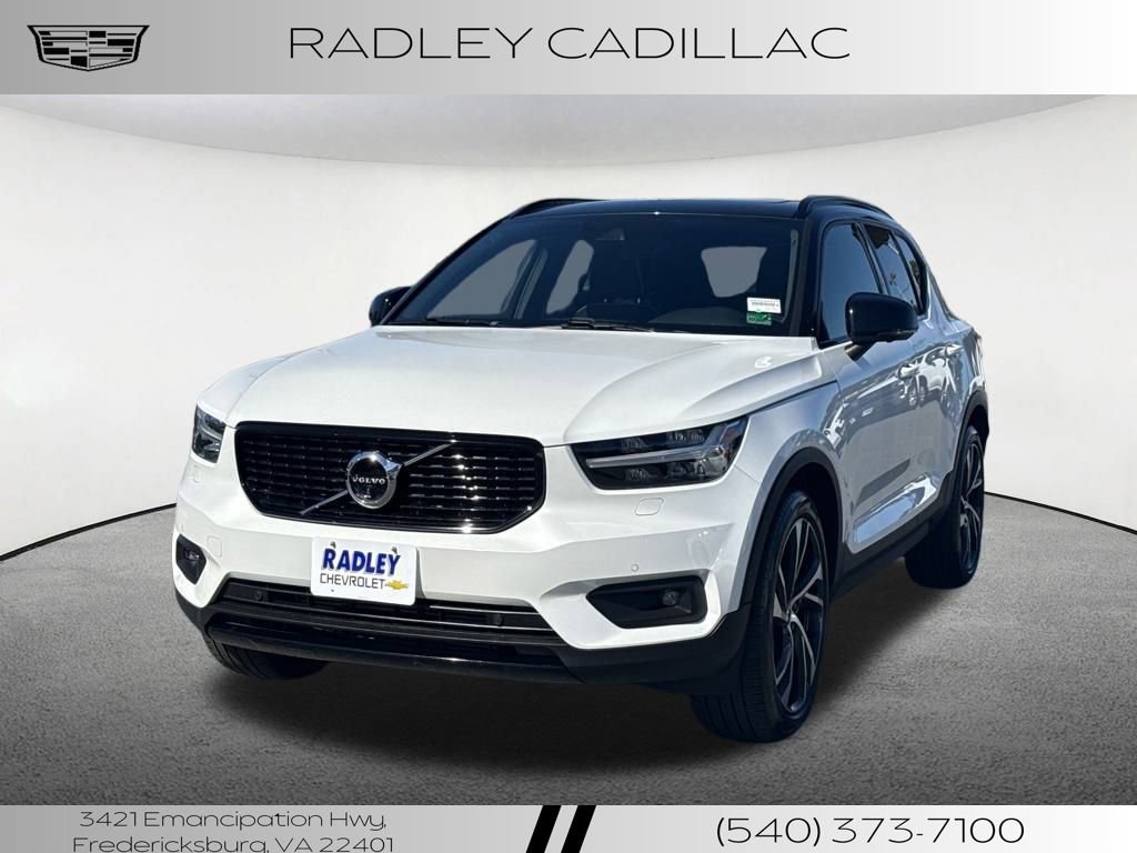 Used 2020 Volvo XC40 T5 R-Design image 1