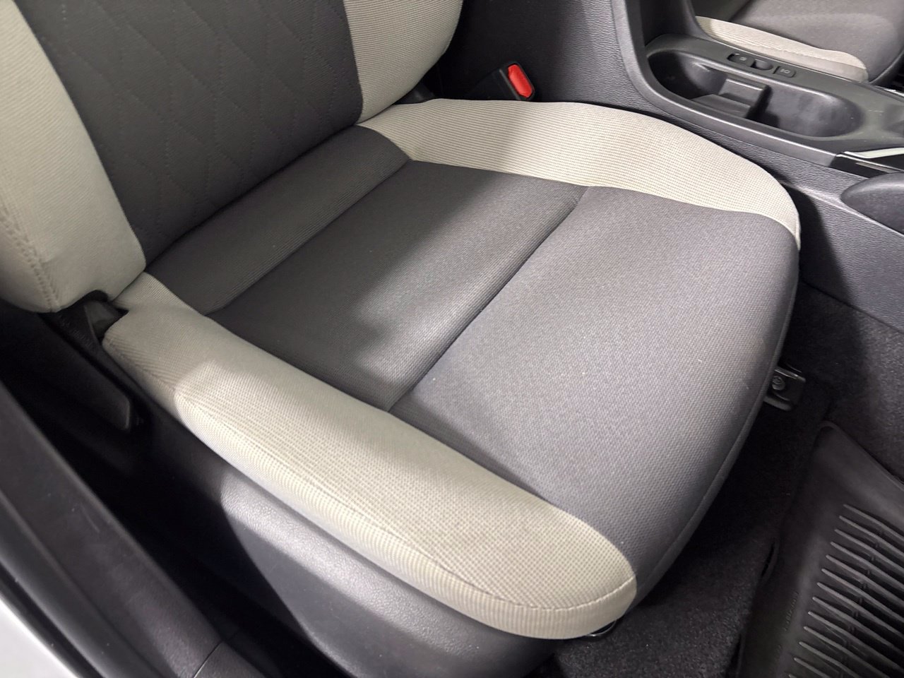 Used 2025 Toyota Corolla LE FWD image 30