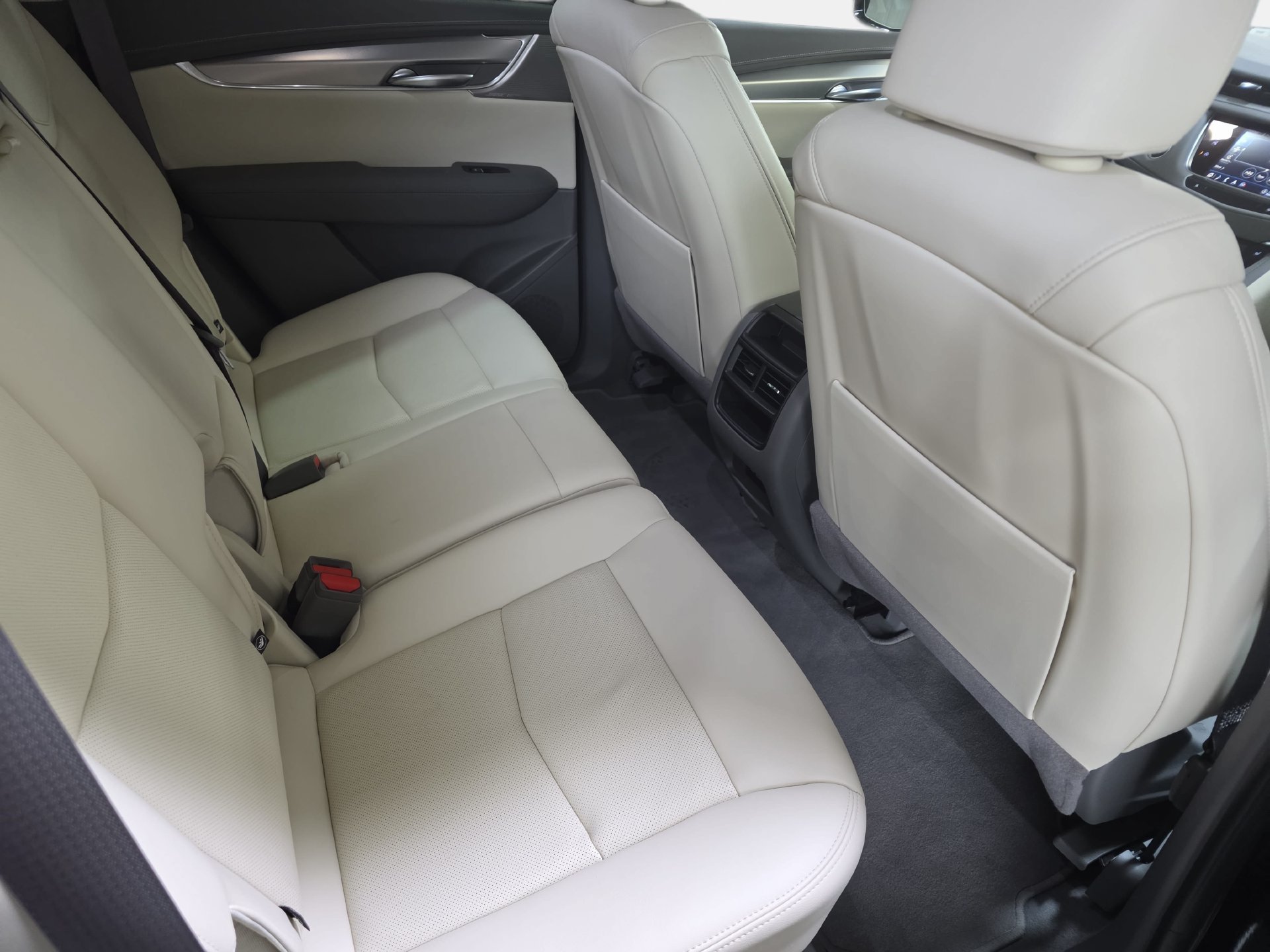 Used 2023 Cadillac XT5 Premium Luxury w/ Technology Package AWD/4WD image 11