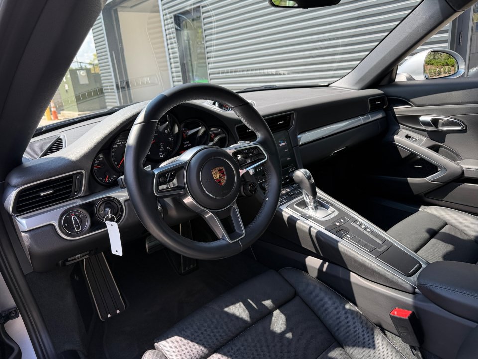 Certified 2017 Porsche 911 Carrera S RWD image 4