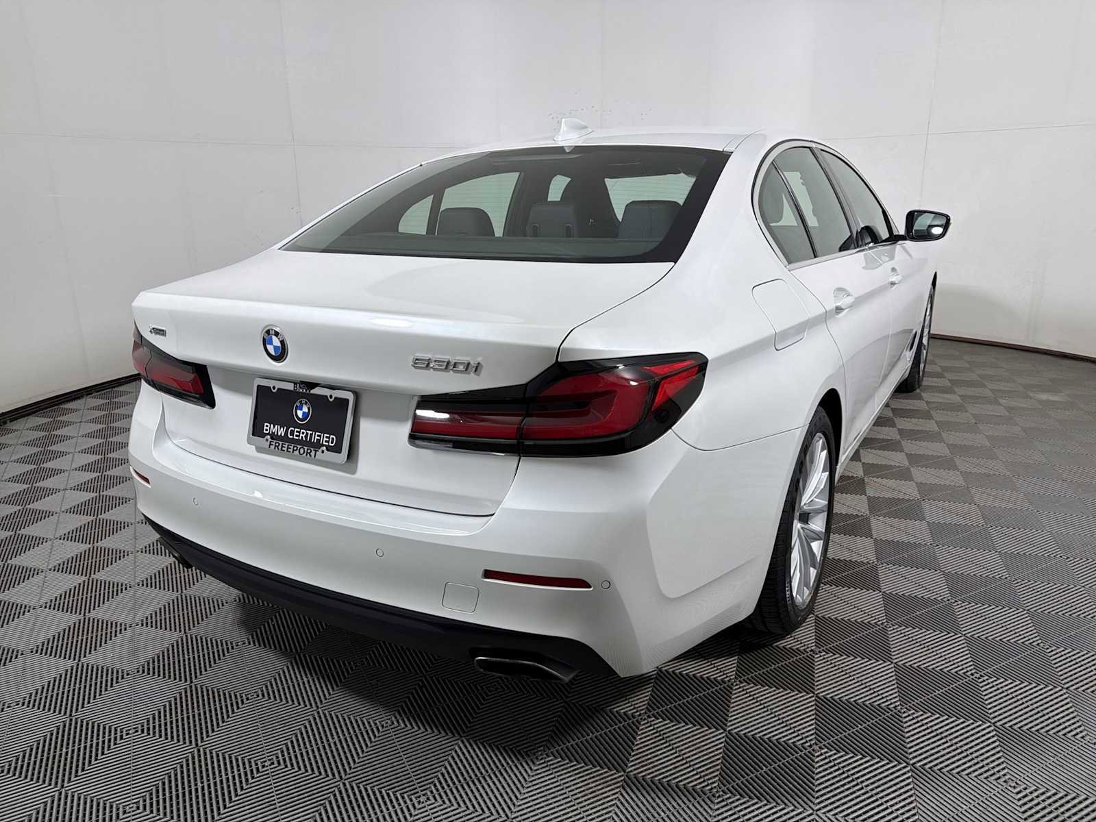 Certified 2023 BMW 530i xDrive w/ Premium Package image 6