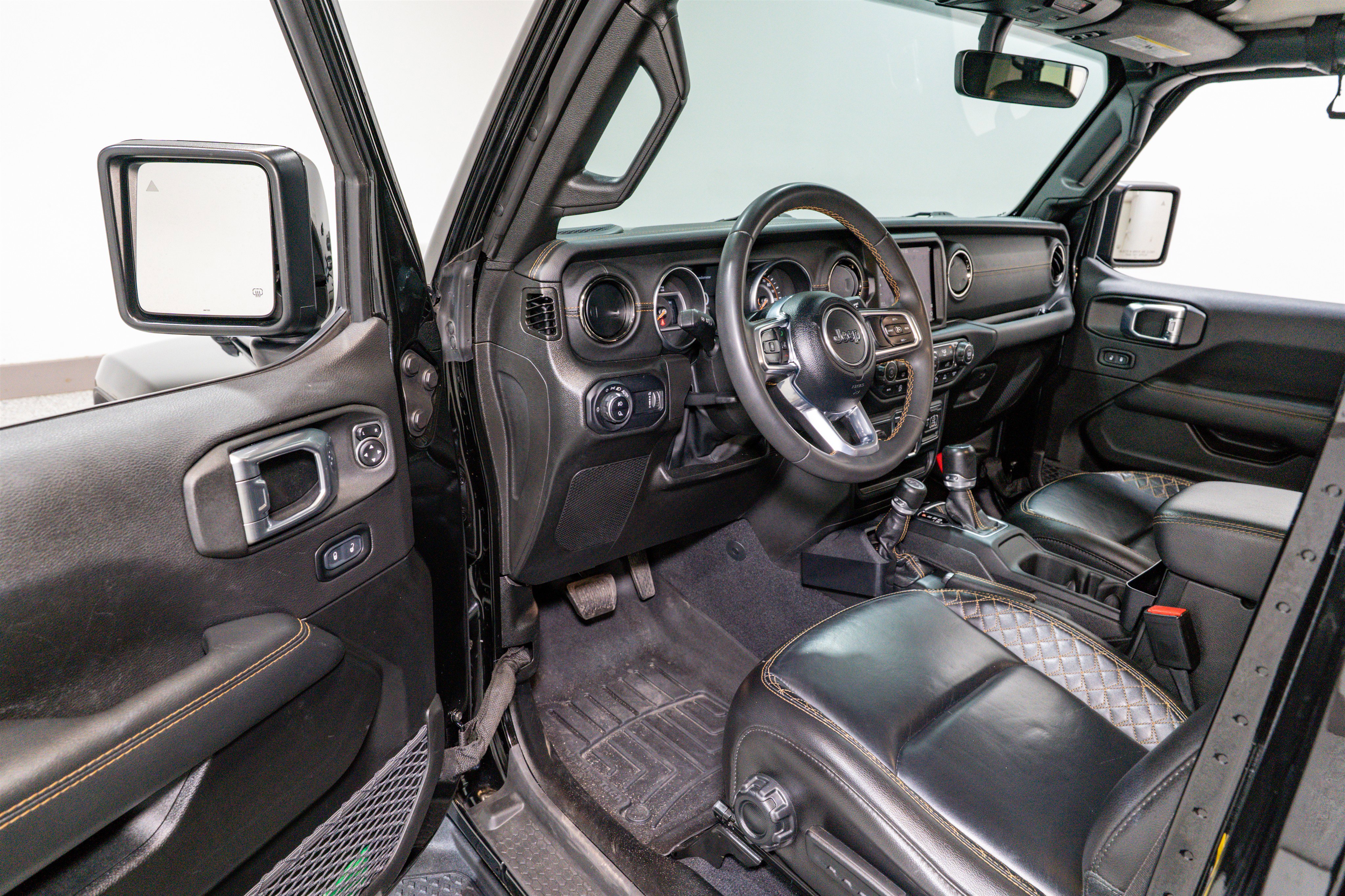 Used 2023 Jeep Gladiator Overland AWD/4WD image 14