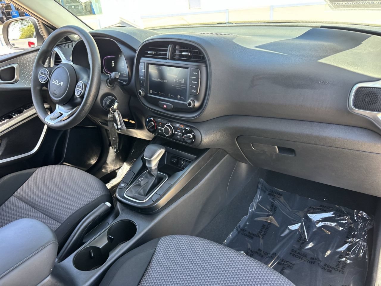 Used 2025 Kia Soul LX w/ LX Technology Package FWD image 10