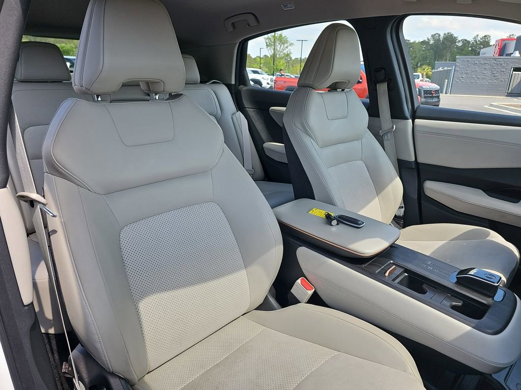 Used 2023 Nissan Ariya FWD image 13