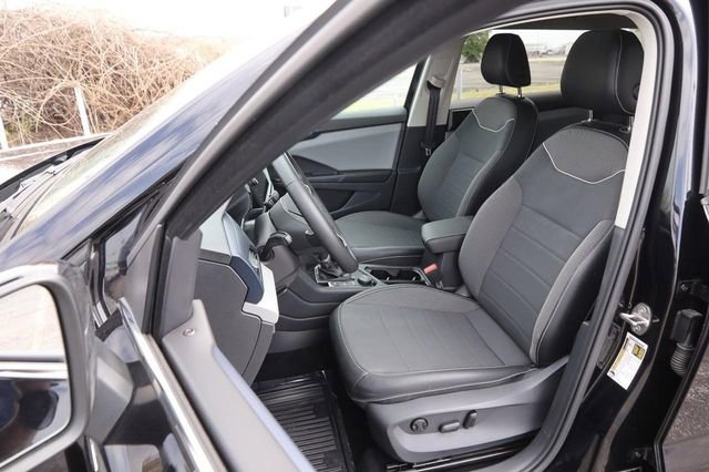 Certified 2023 Volkswagen Taos SE w/ Panoramic Sunroof Package image 9