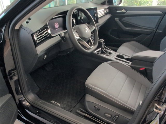 New 2025 Volkswagen Jetta SE image 6