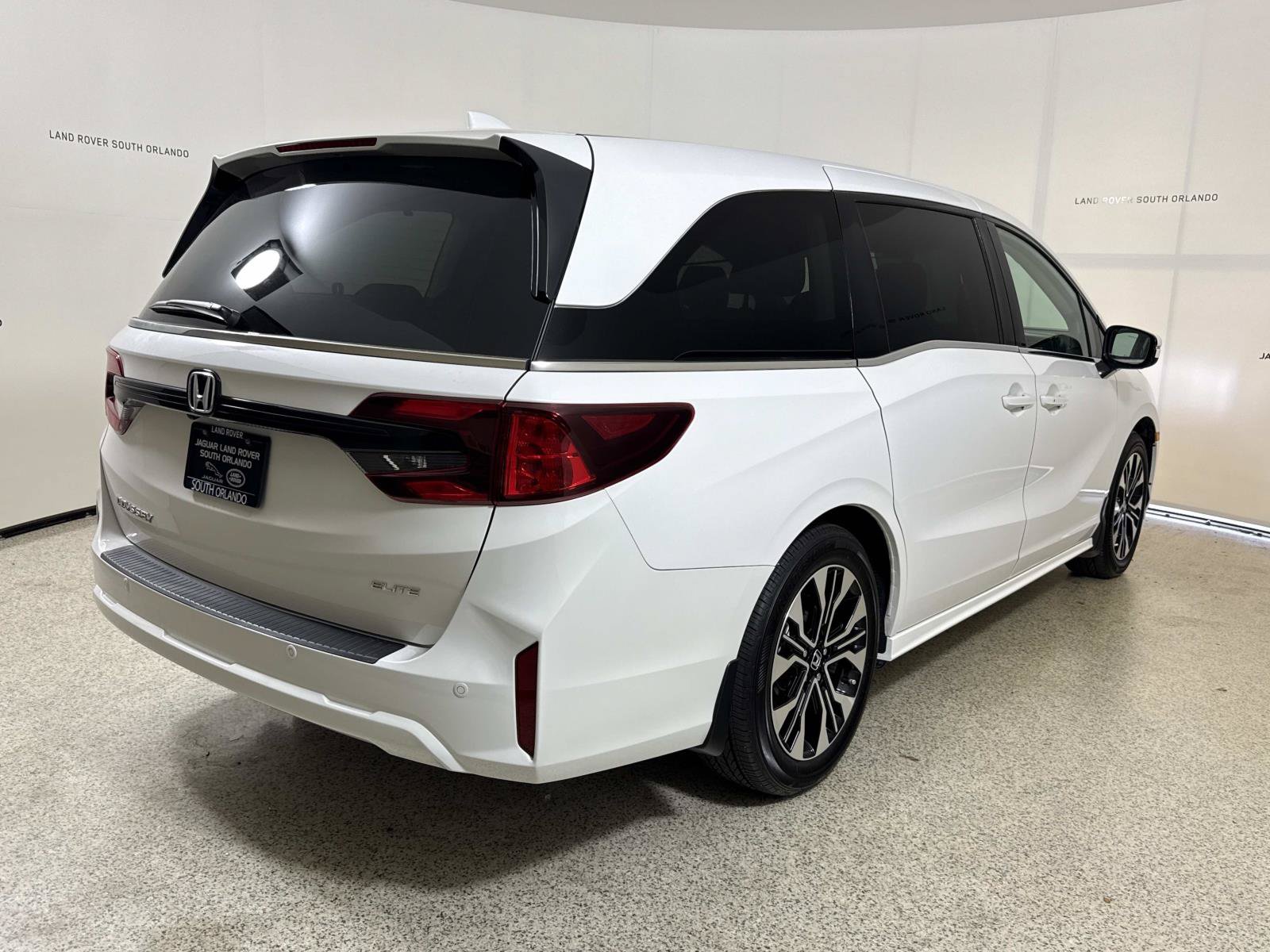 Used 2025 Honda Odyssey Elite image 5