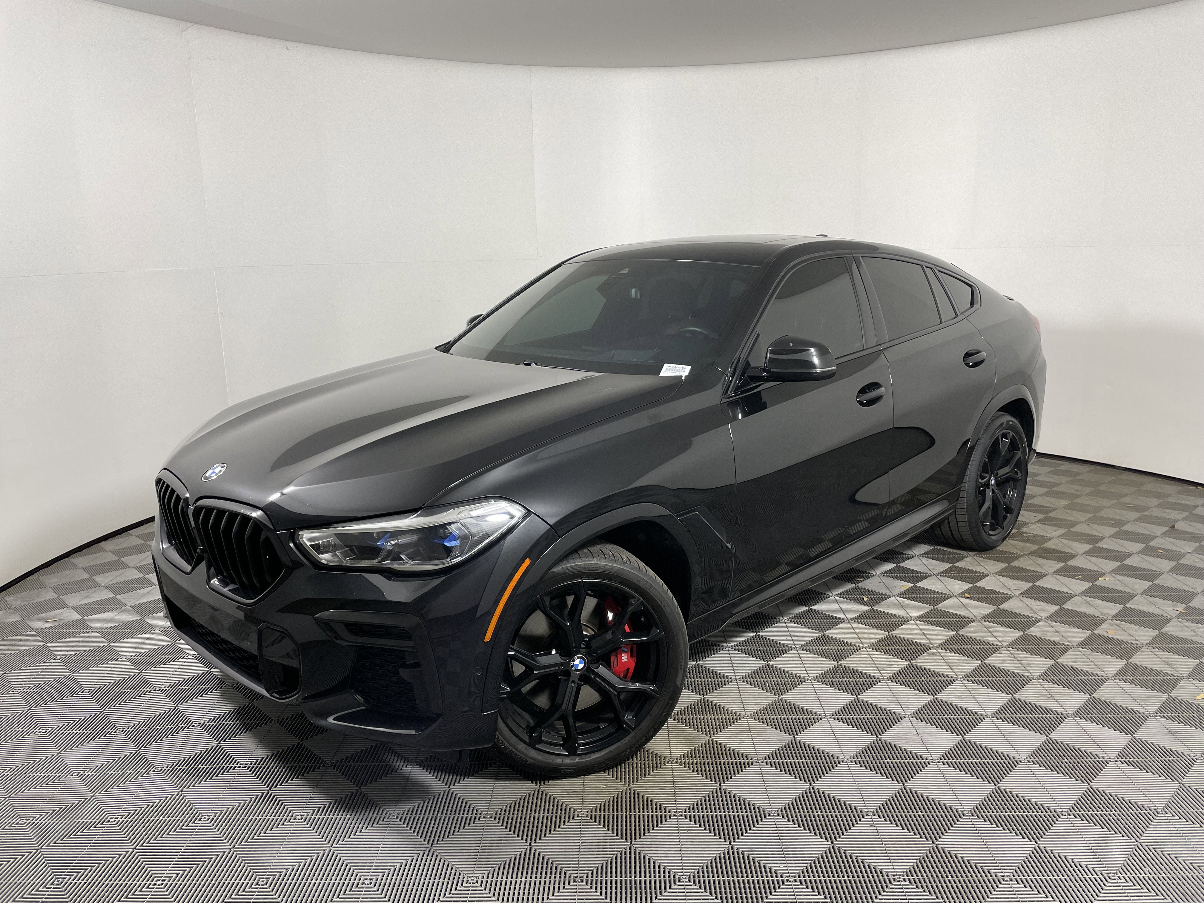 Used 2022 BMW X6 M50i w/ Executive Package image 1