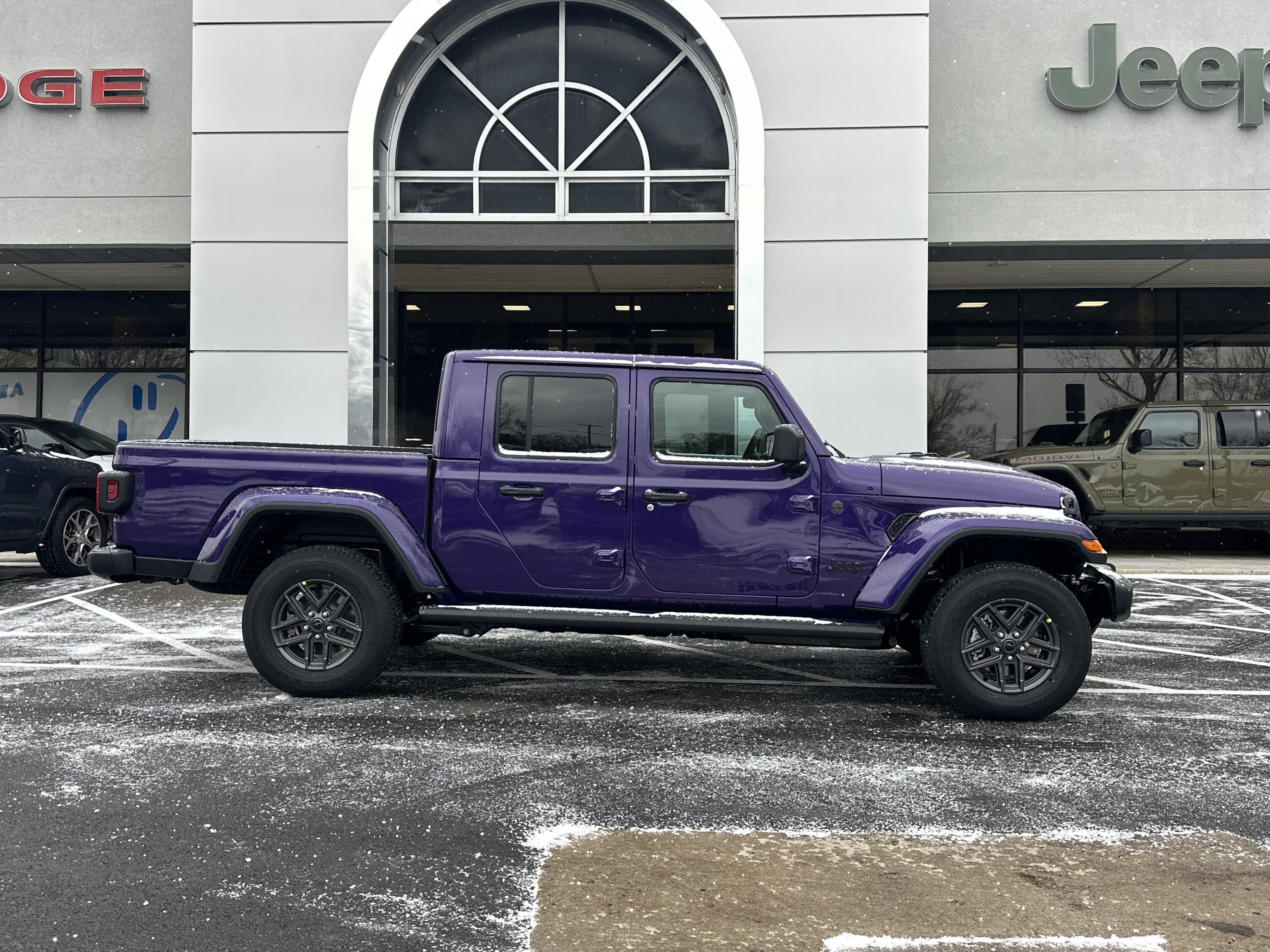 New 2026 Jeep Gladiator Sport AWD/4WD image 18