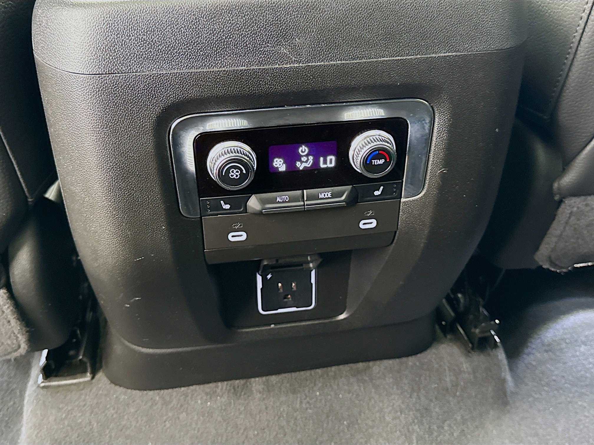 Used 2024 GMC Yukon XL Denali image 27