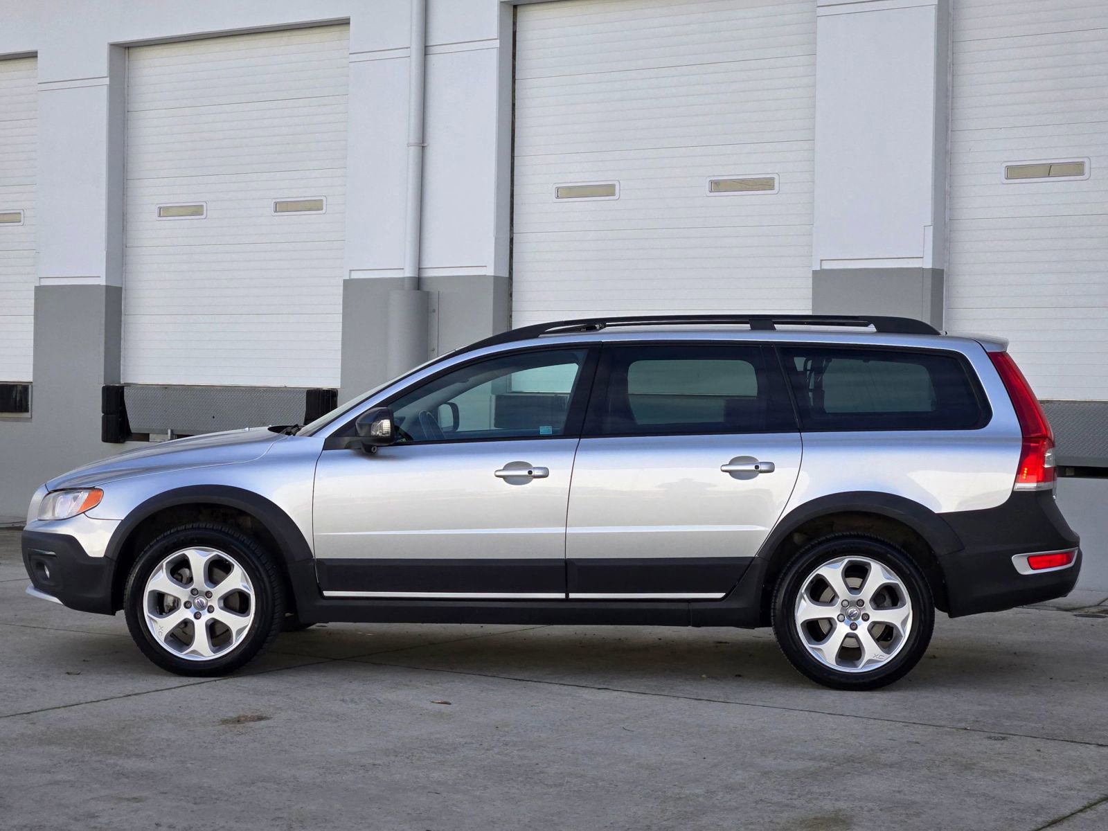 Used 2016 Volvo XC70 T5 Premier w/ Proximity Package image 5