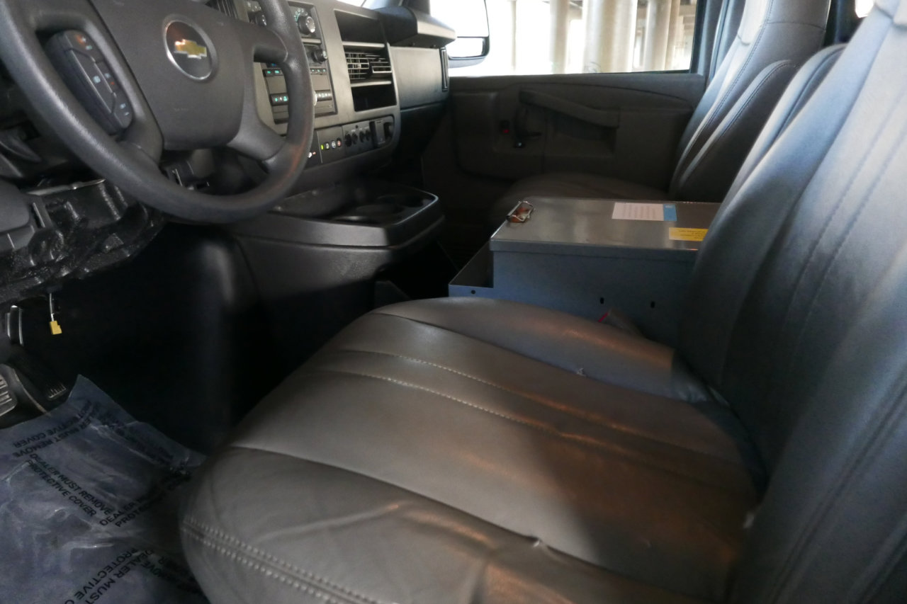 Used 2018 Chevrolet Express 2500 w/ Driver Convenience Package image 9