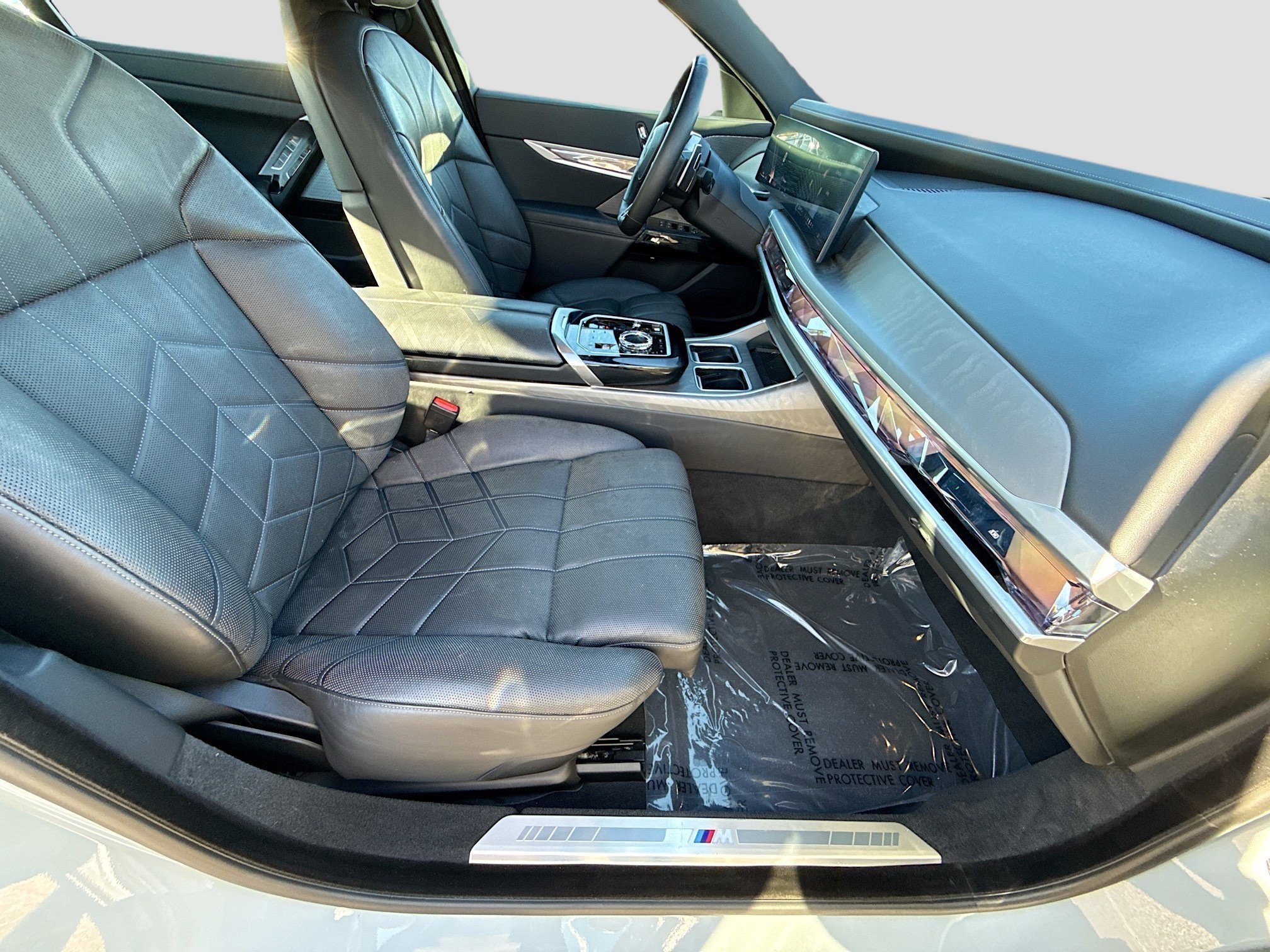 Used 2023 BMW 760i xDrive w/ Executive Package image 15