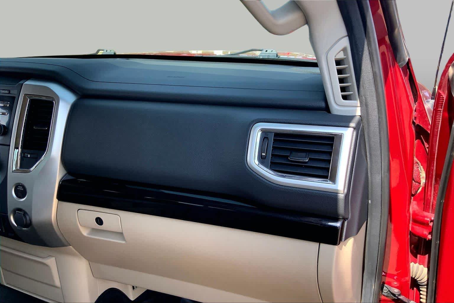 Used 2017 Nissan Titan SV RWD image 19