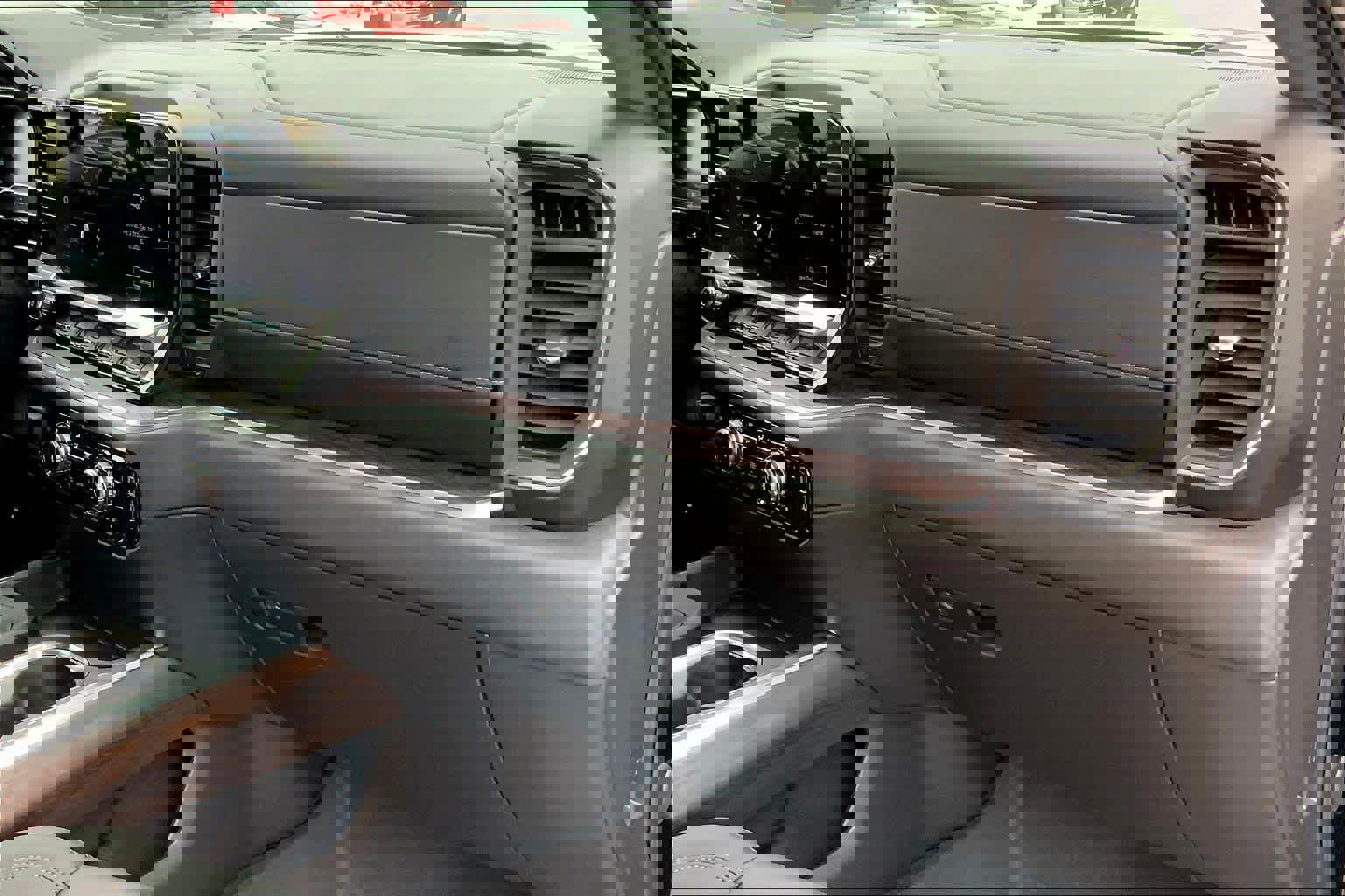 Used 2025 GMC Sierra 1500 SLT w/ SLT Premium Plus Package image 18