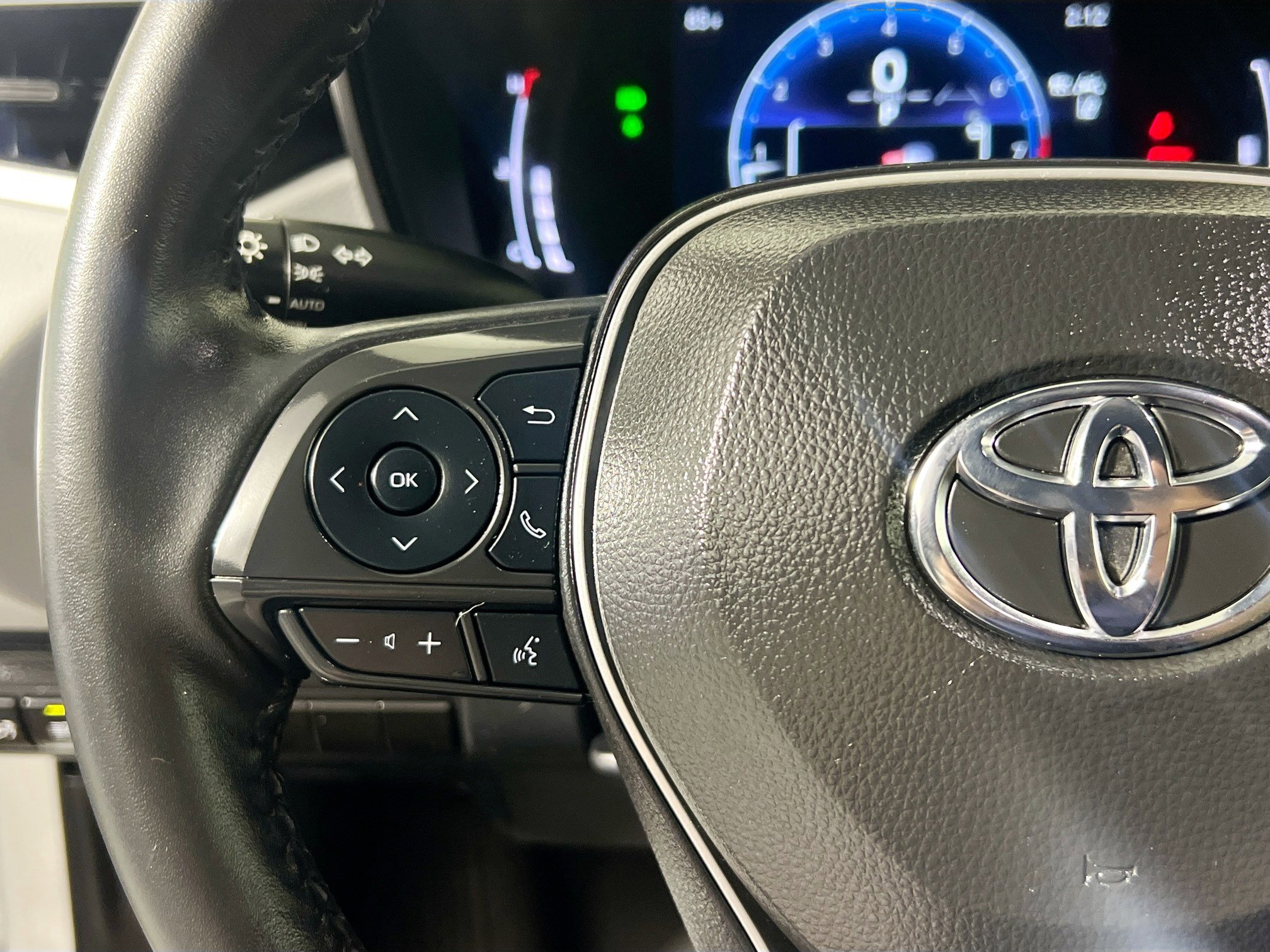 Used 2025 Toyota Corolla FX w/ Convenience Package FWD image 17