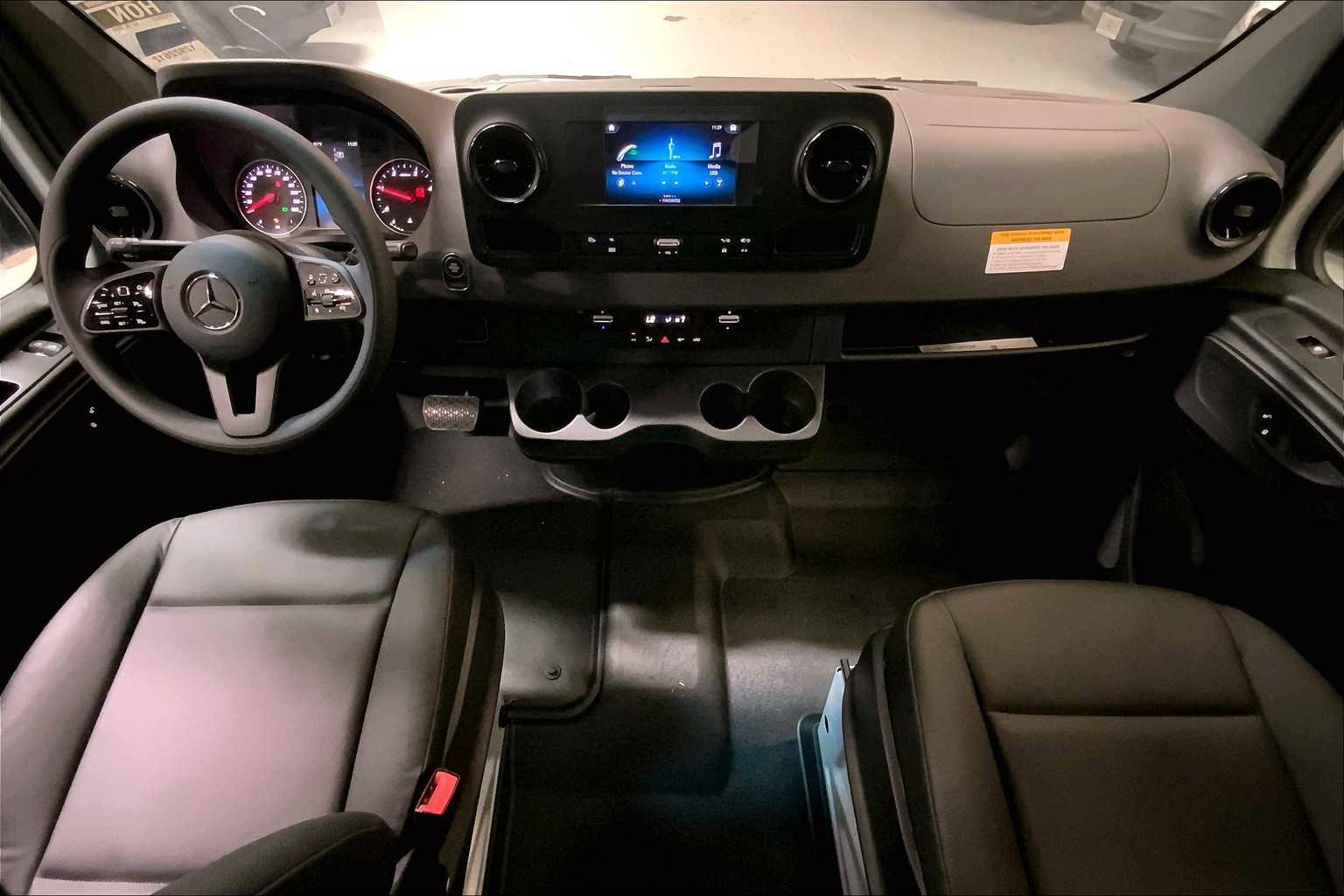 Used 2024 Mercedes-Benz Sprinter 2500 image 16