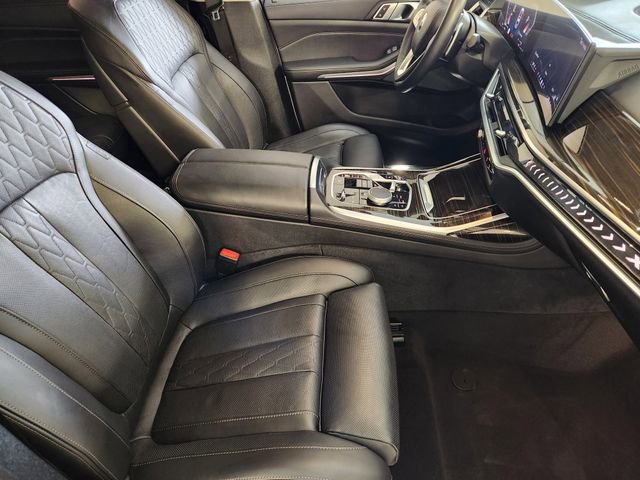 Used 2025 BMW X7 xDrive40i AWD/4WD image 3