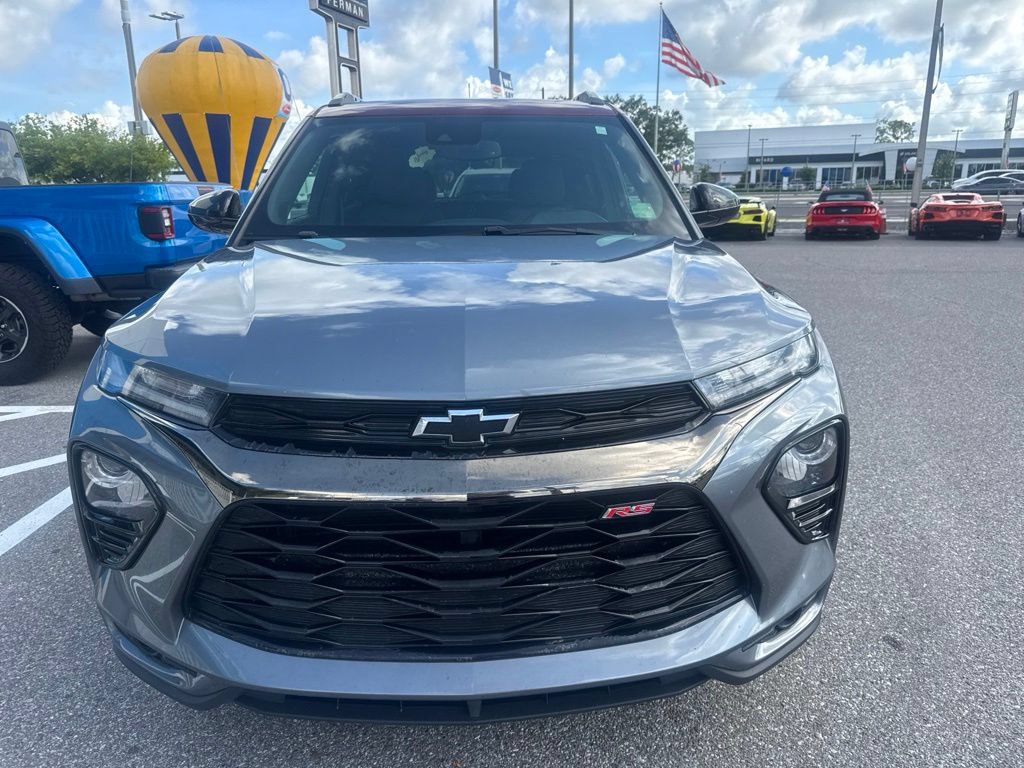 Used 2022 Chevrolet TrailBlazer RS w/ Technology Package FWD image 2