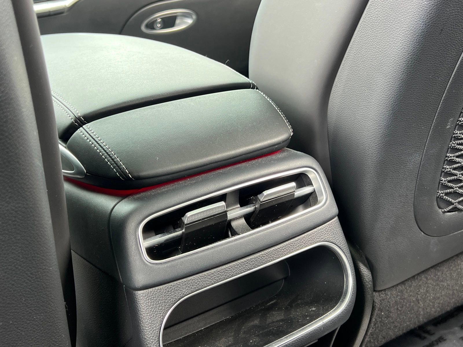 Used 2025 Genesis GV70 3.5T Sport w/ Sport Advanced Package image 18