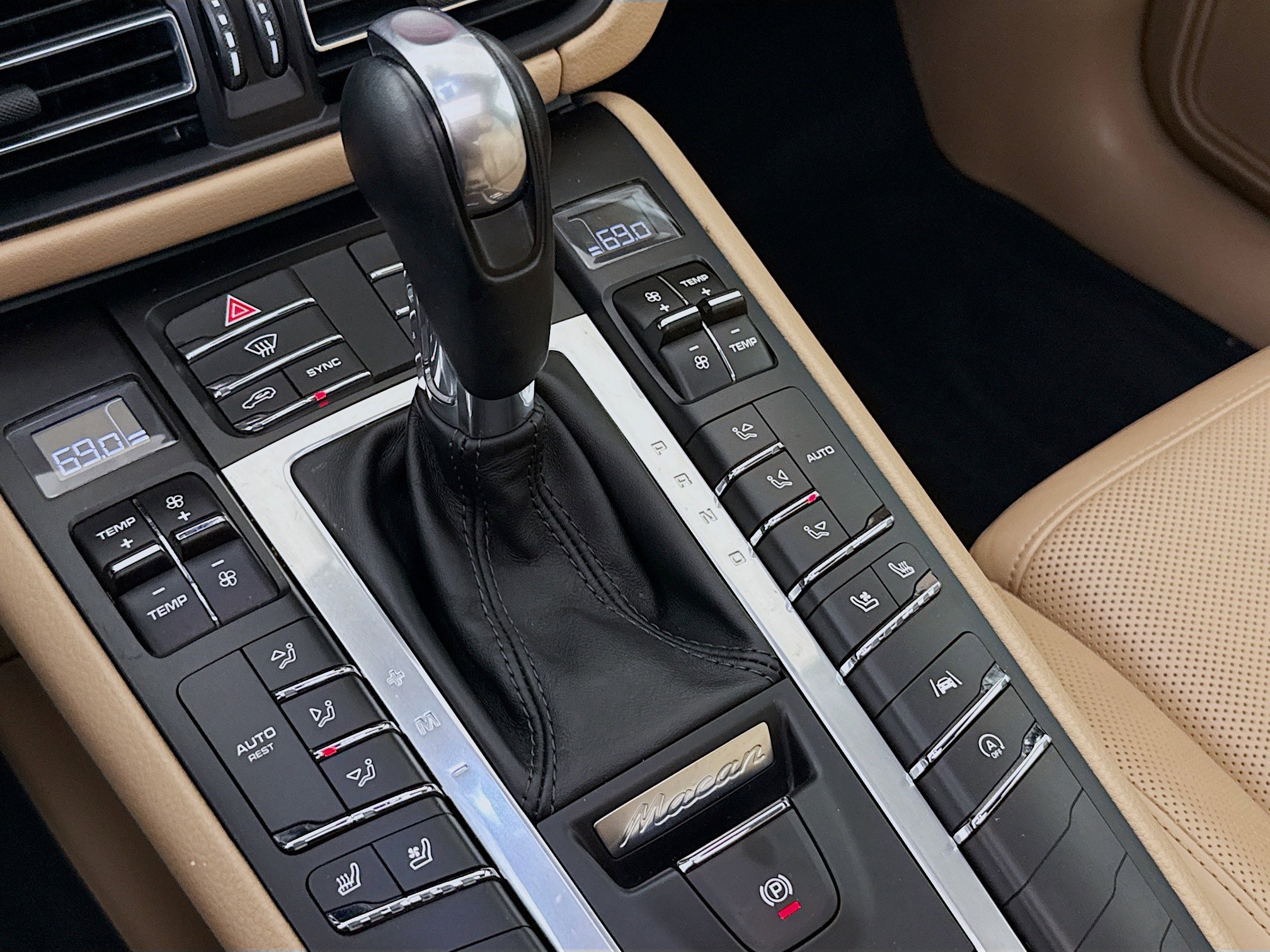 Used 2020 Porsche Macan Base image 19