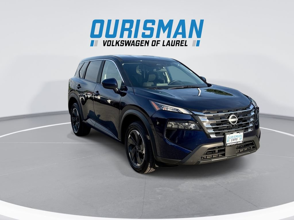 Used 2025 Nissan Rogue SV AWD/4WD image 2