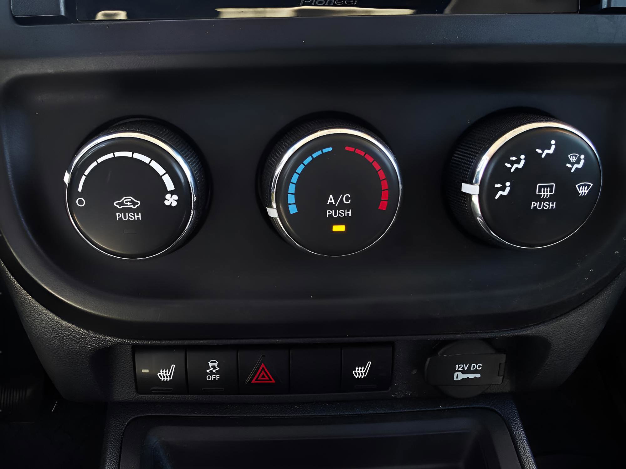 Used 2015 Jeep Patriot High Altitude AWD/4WD image 29