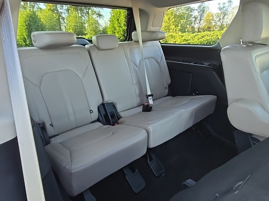 Used 2023 Ford Expedition Limited image 34
