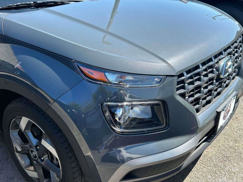 Used 2023 Hyundai Venue SEL FWD image 7