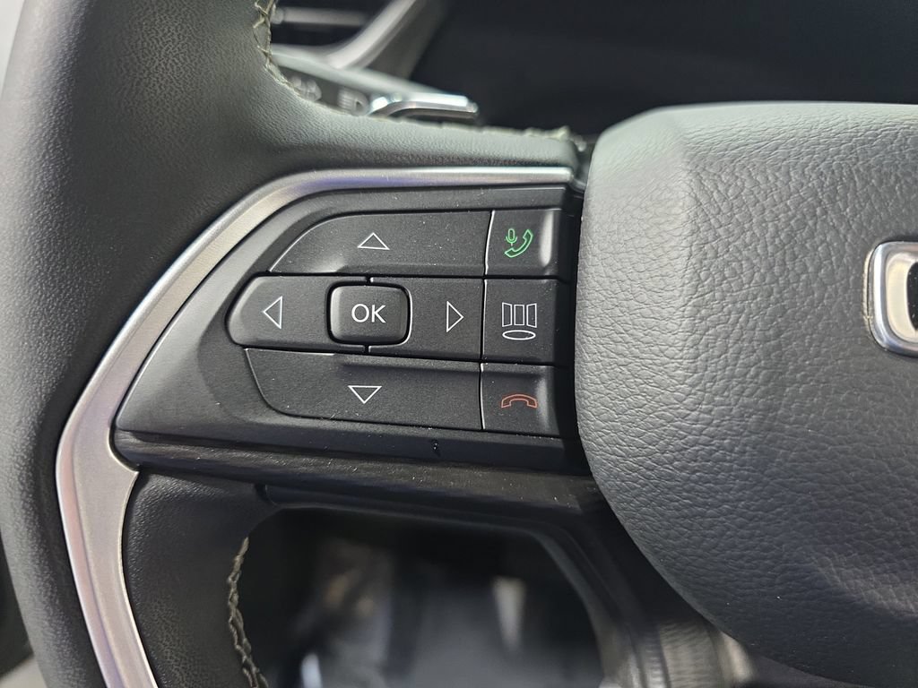 Used 2023 Jeep Grand Cherokee Laredo AWD/4WD image 16