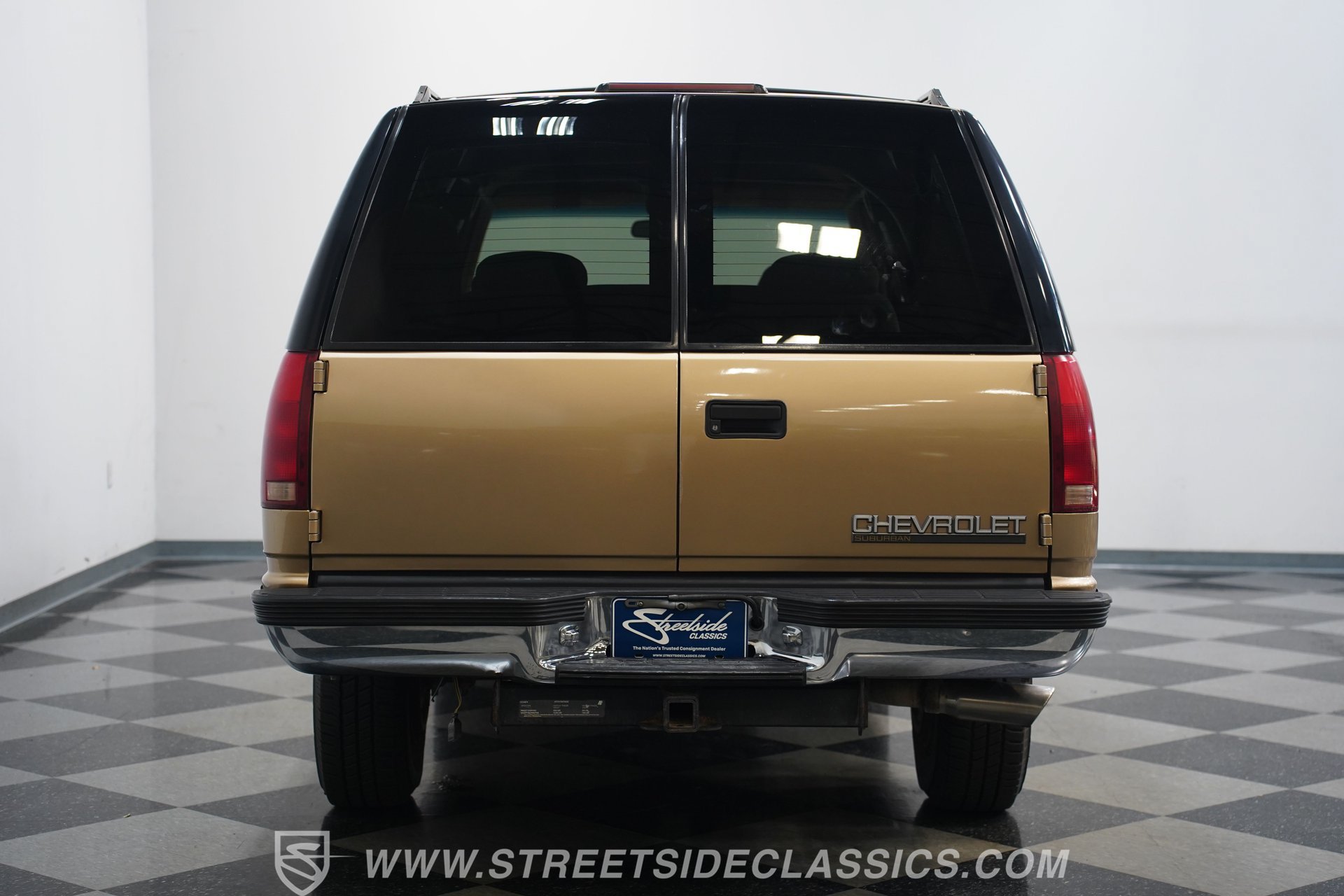 Used 1999 Chevrolet Suburban 2500 w/ Preferred Equipment Group 2 RWD image 25
