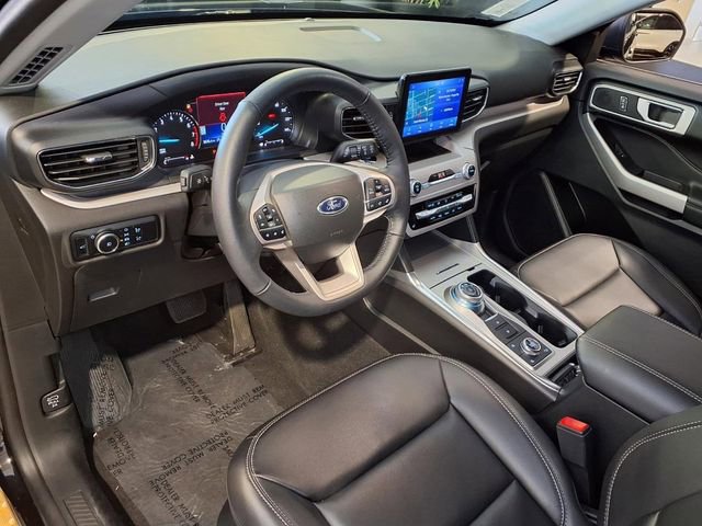 Used 2023 Ford Explorer XLT w/ Equipment Group 202A image 4