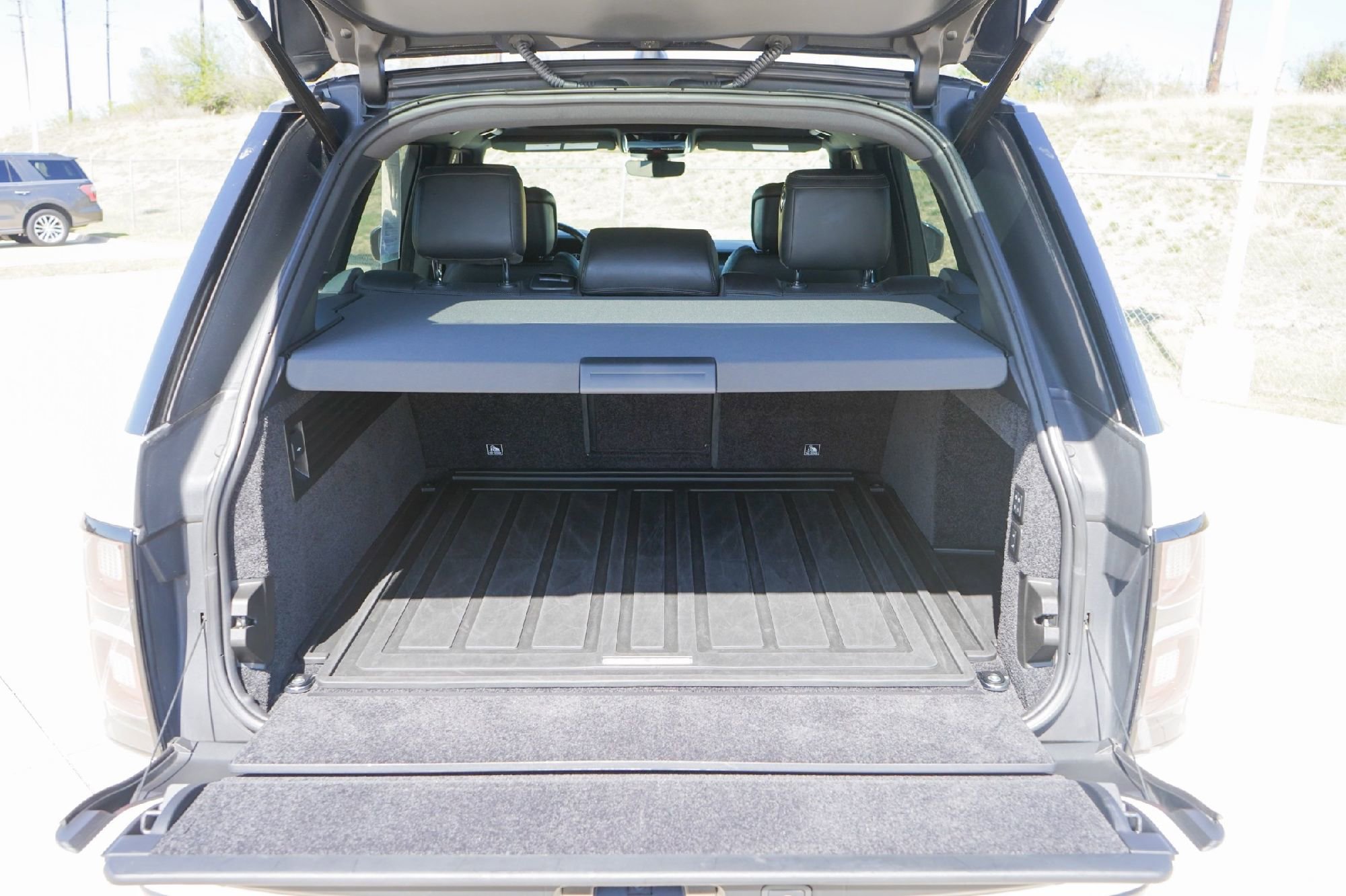 Used 2020 Land Rover Range Rover HSE image 25