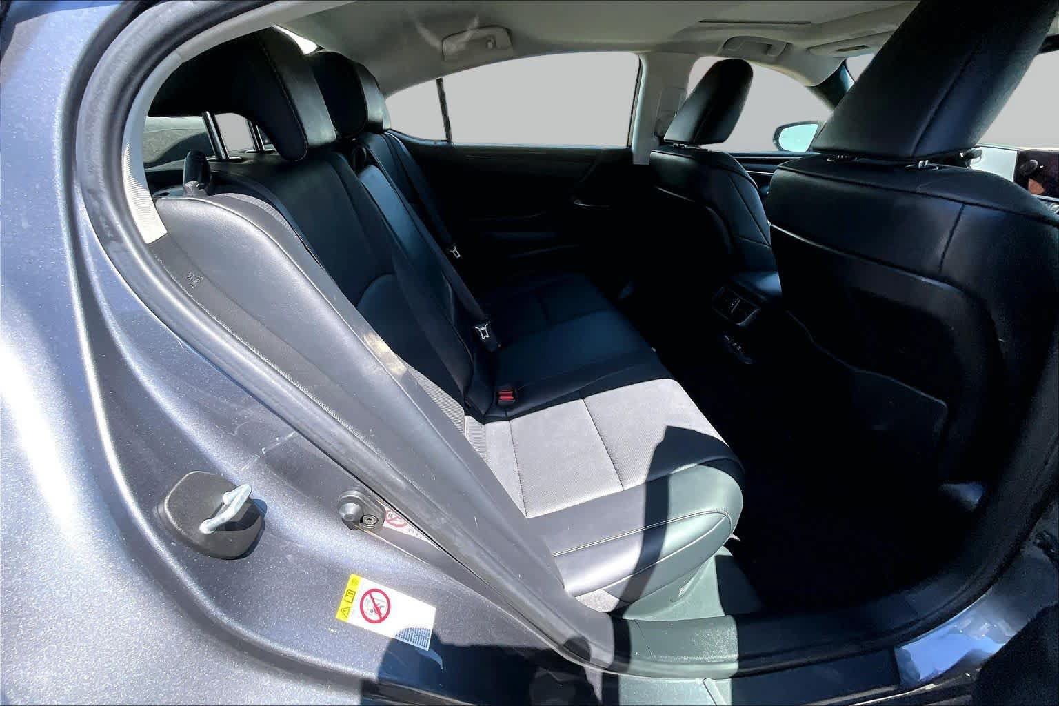 Used 2019 Lexus ES 300h w/ Premium Package FWD image 20