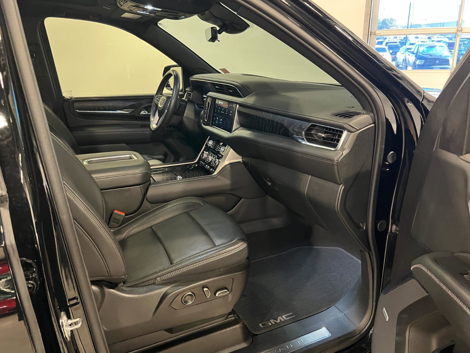 Used 2024 GMC Yukon Denali w/ Advanced Technology Package image 45