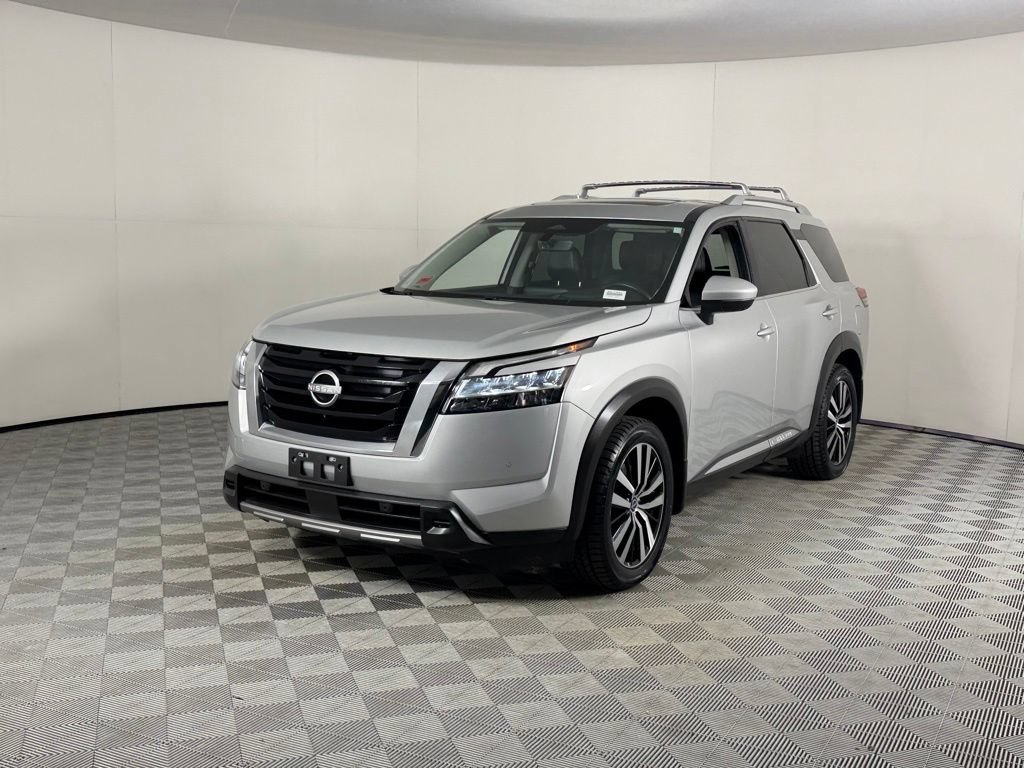 Used 2024 Nissan Pathfinder Platinum AWD/4WD image 3