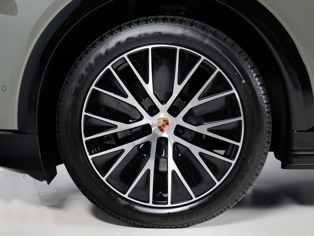 New 2026 Porsche Cayenne Electric AWD/4WD image 35