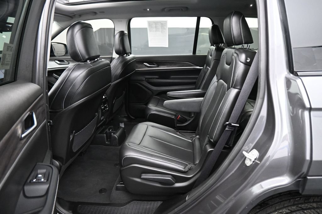 Used 2023 Jeep Grand Cherokee L Limited RWD image 19