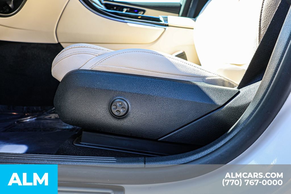 Used 2025 Mercedes-Benz GLC 300 4MATIC image 23