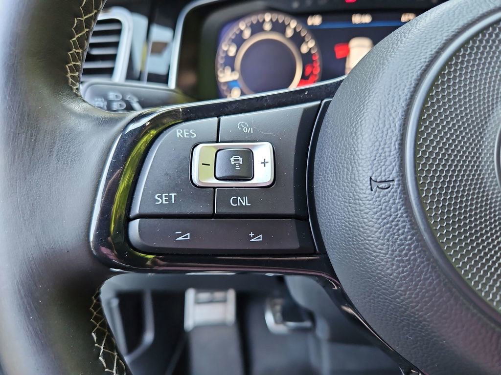 Used 2018 Volkswagen Golf R 4-Door AWD/4WD image 11