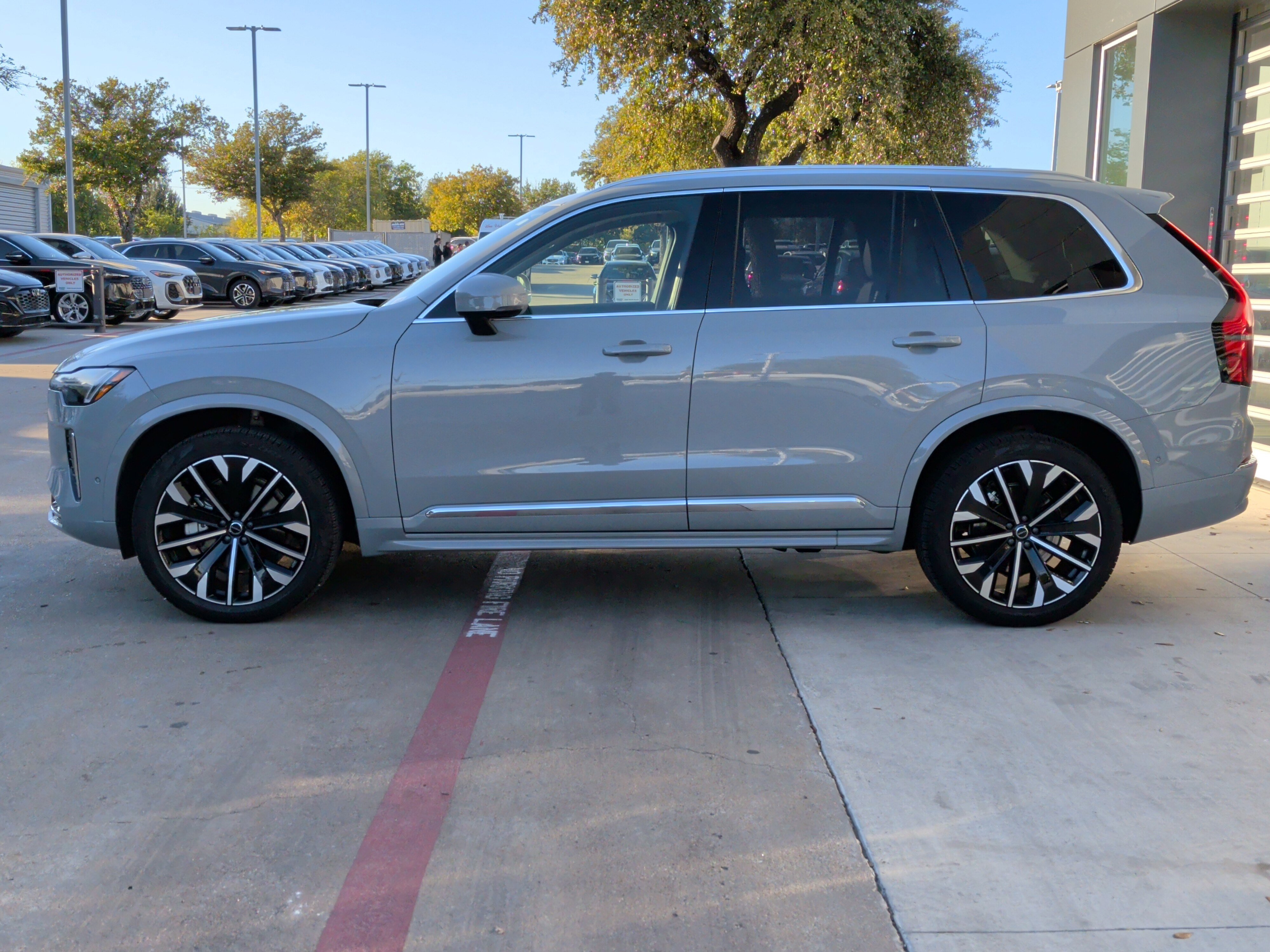 Used 2025 Volvo XC90 B6 Plus image 6