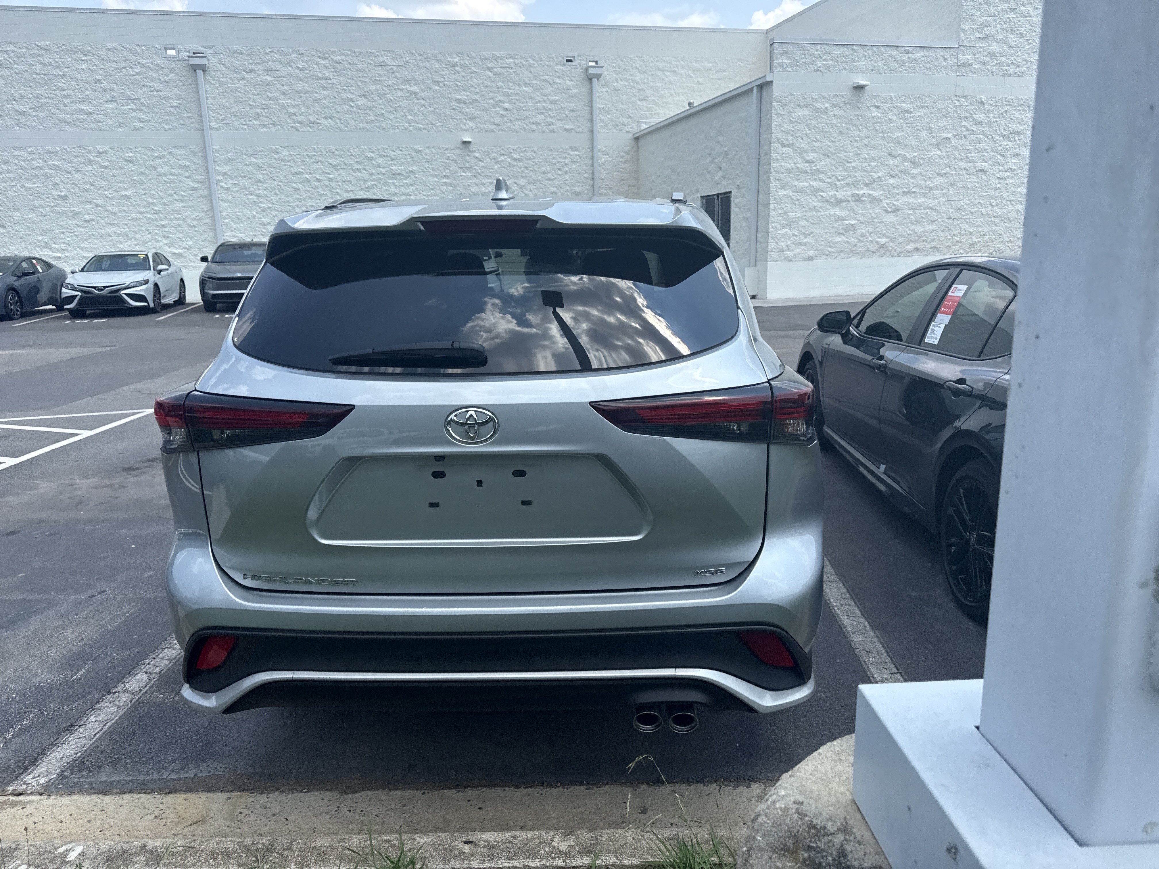 Used 2024 Toyota Highlander XSE FWD image 8