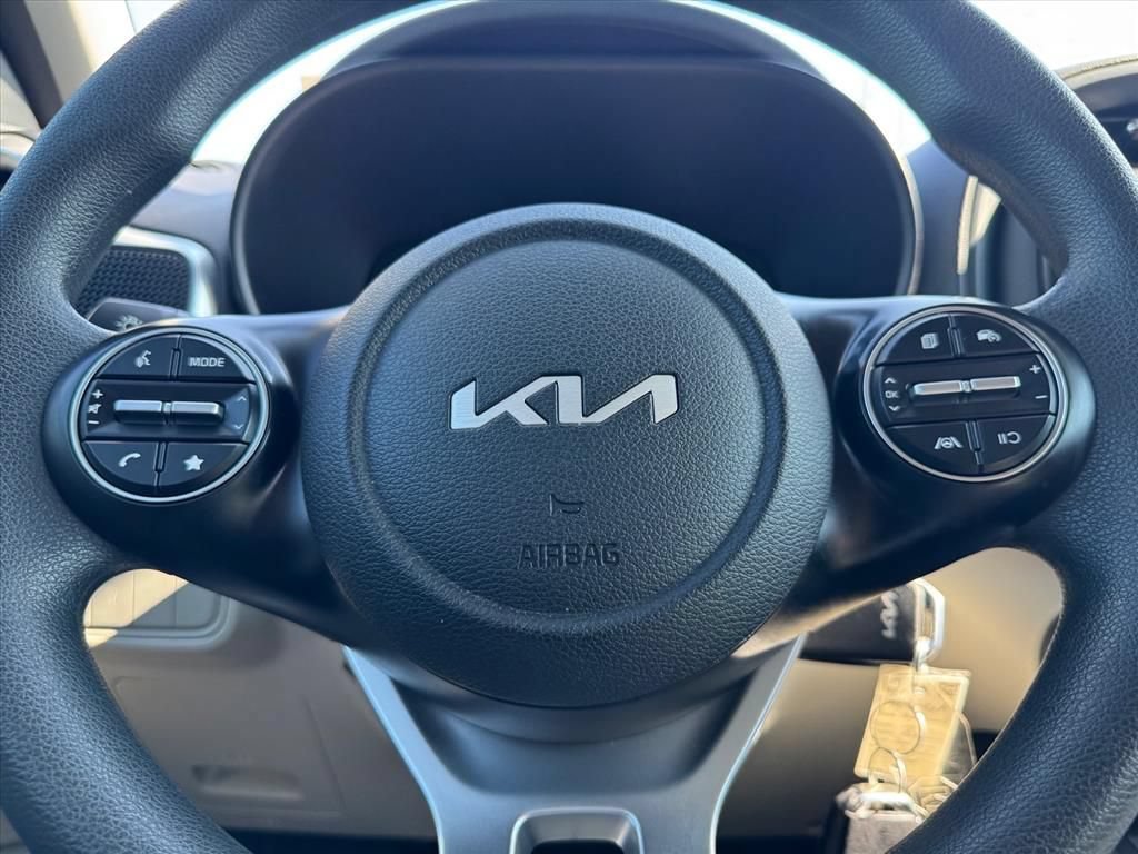 Certified 2025 Kia Soul LX FWD image 15