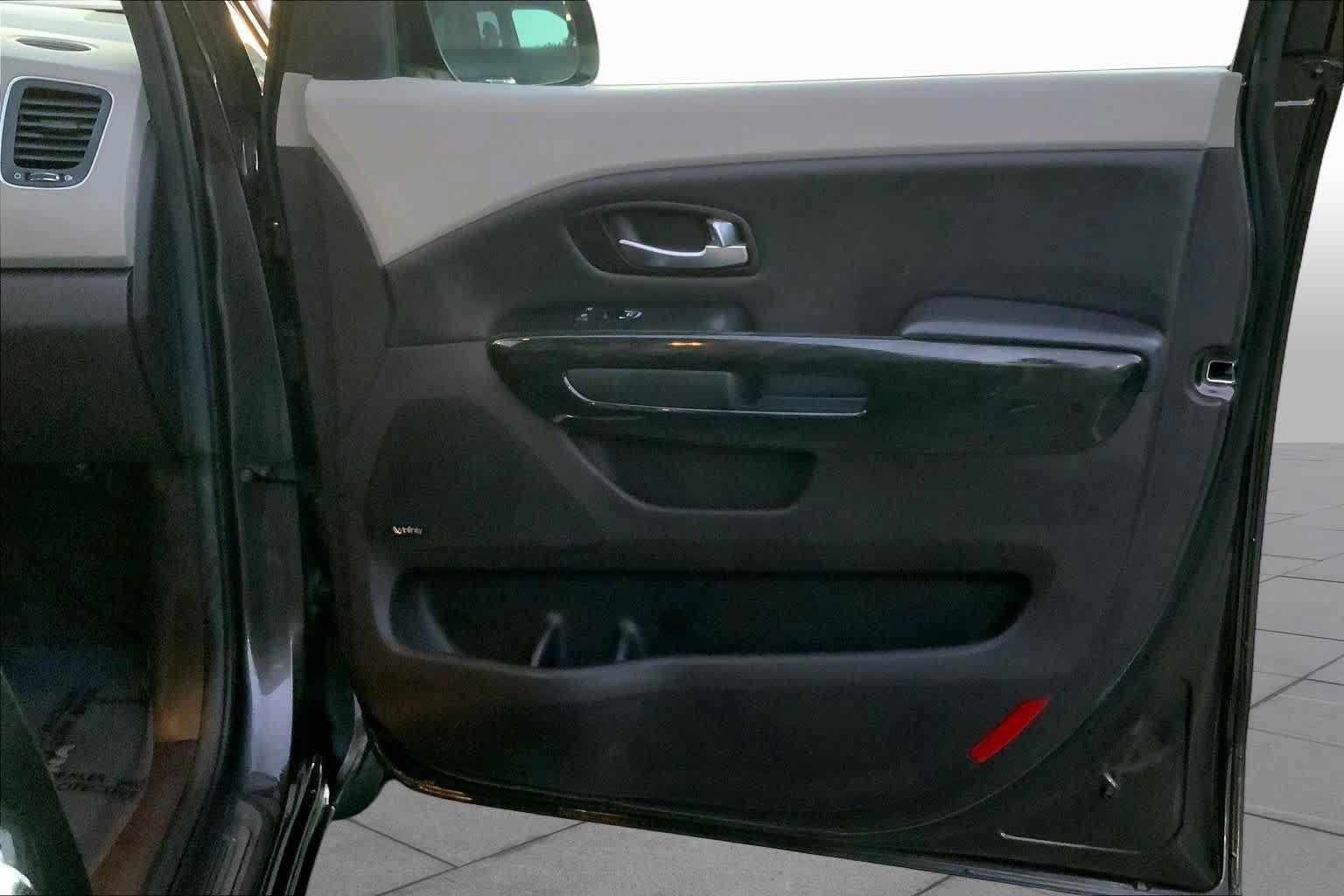 Used 2015 Kia Sedona SX Limited FWD image 19